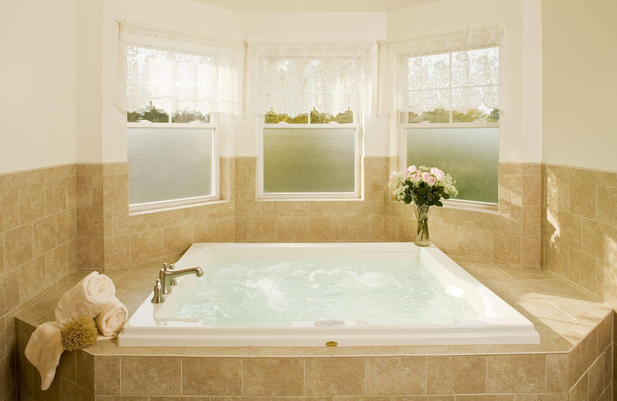 Wilbraham Mansion Hotel Cape May Room photo